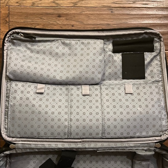 Foray 17"  Shoulder Laptop/Messenger Bag in Black and Gray - Picture 2 of 12